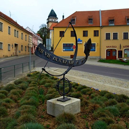 Sluneční hodiny na Palackého náměstí v Dačicích