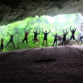Tú Làn Caves System