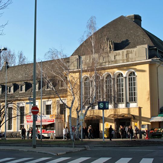 Station building Frankfurt-Höchst