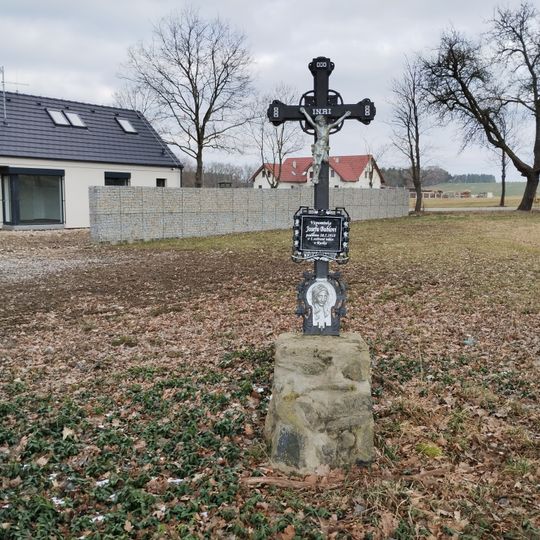 Kříž dále od silnice na Domanín