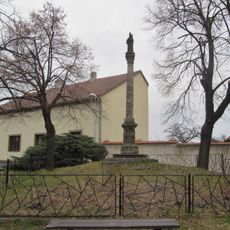 Sloup se sochou Panny Marie