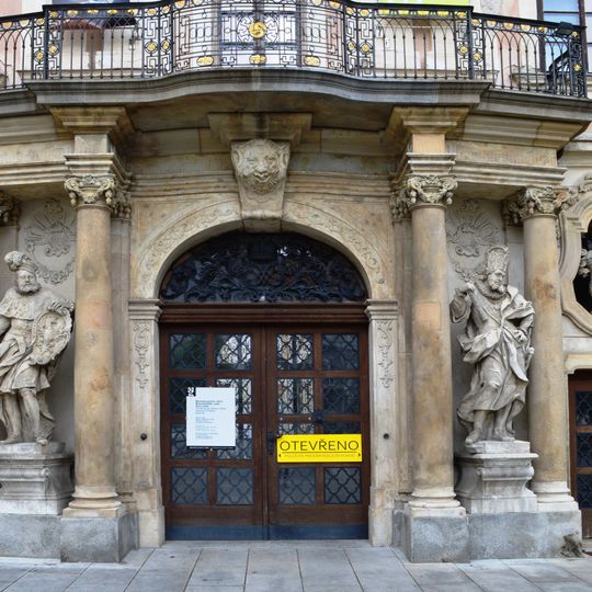 Sochy u portálu Místodržitelského paláce v Brně