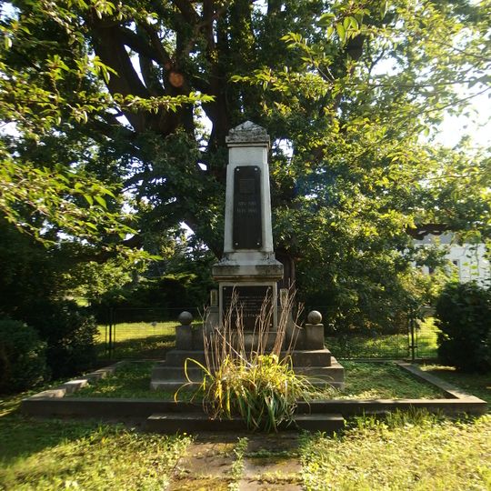 Pomník padlým v Újezdu na návsi