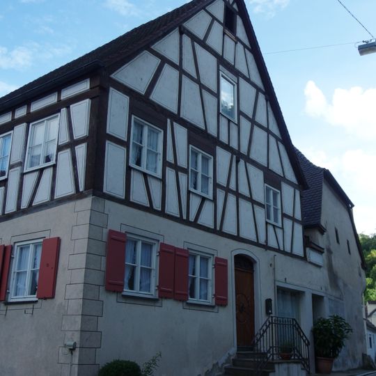 Zugehöriges Wirtschaftsgebäude