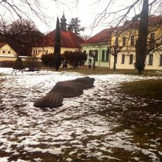 Plastika v Husových Sadech v Jindřichově Hradci