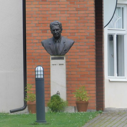 Pomník Tomáši Baťovi mladšímu ve Zlíně