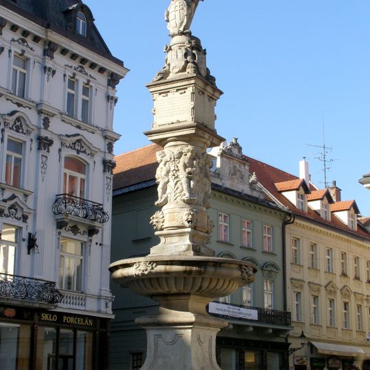 Rollandova fontána, fontána-nádrž