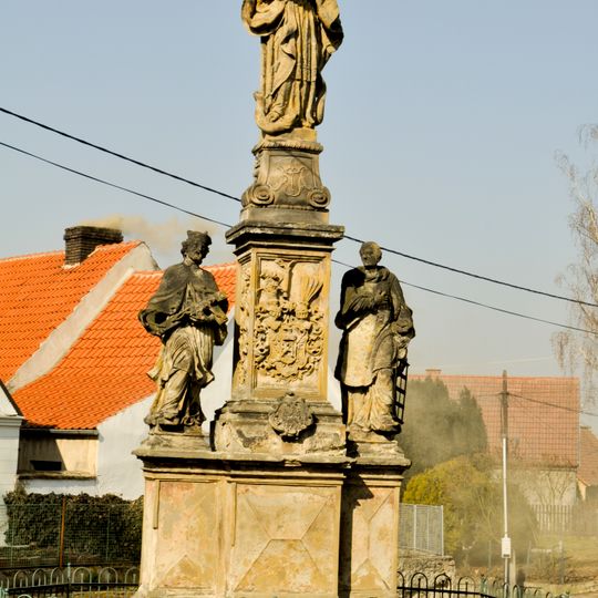 Sousoší Panny Marie, svatého Jana Nepomuckého a svatého Vavřince