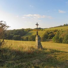 Kříž severně od Cotkytle v polích
