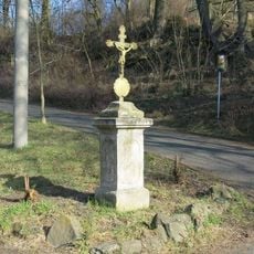 Kříž v Žežicích u rozcestí na Chuderov
