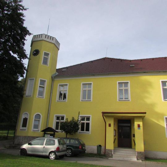 Pamětní deska legionářům na zámku v Popelíně