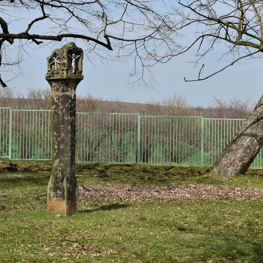 Boží muka u rozcestí k zámku v Mašťově