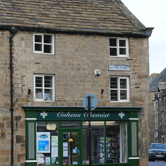 2, Courthouse Street