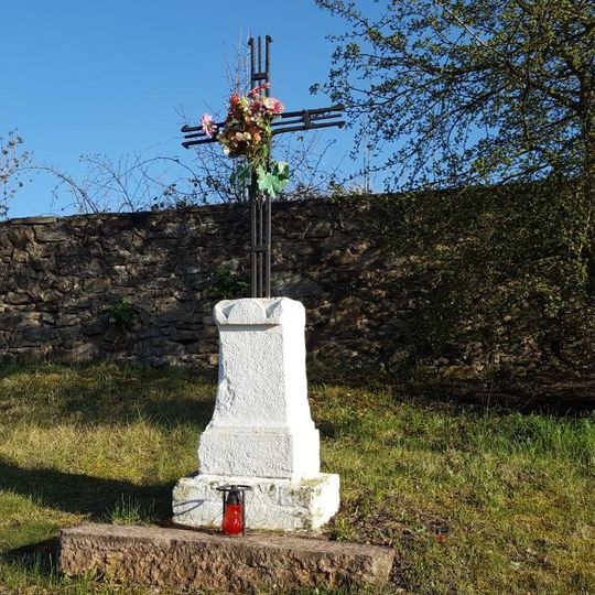 Kříž v Želkovicích u silnice