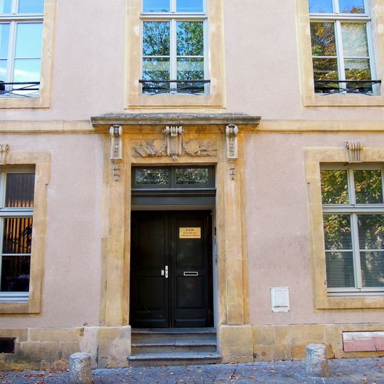 Immeuble, 2 place Sainte-Croix