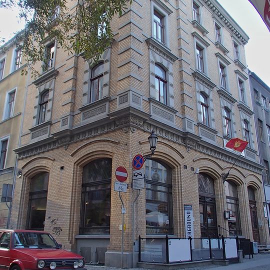 Kamienica z oficynami