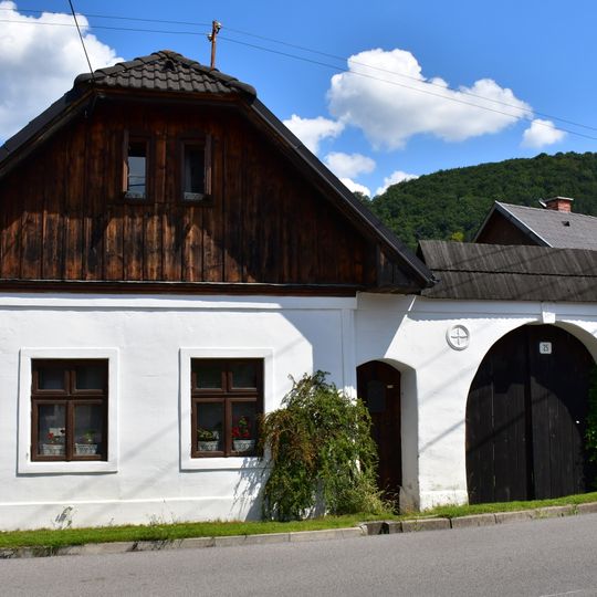 Rodný dom Dan. +Jar. Siakeľovcov, dom ľudový s hosp. časť. pamätný