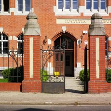 Ogrodzenie z bramami