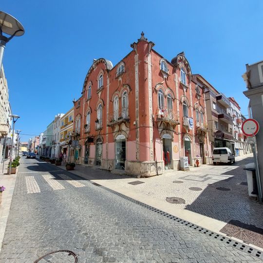 Casa na Rua Alexandre Herculano, n.º 3 a 5