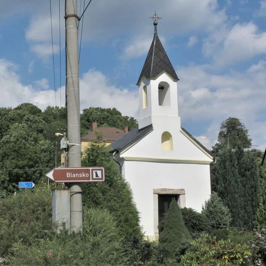 Kaple na návsi v Mírkově