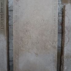 Dalle funéraire de Henry de Bar à Saint-Seine-l'Abbaye