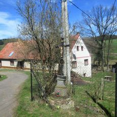 Kříž ve Frymburku v zahradě