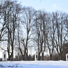 Lipová alej na křížové cestě