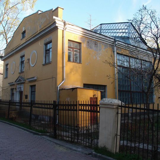 Дом, в котором в 1947-1953 гг. жила и работала выдающийся советский скульптор В.И. Мухина