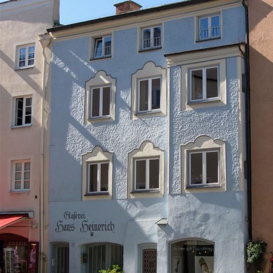 Wohn- und Geschäftshaus