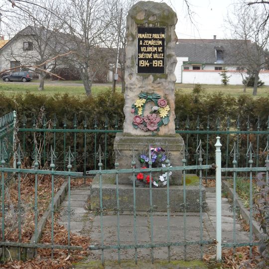 Pomník padlým v Jakubu u hlavní silnice