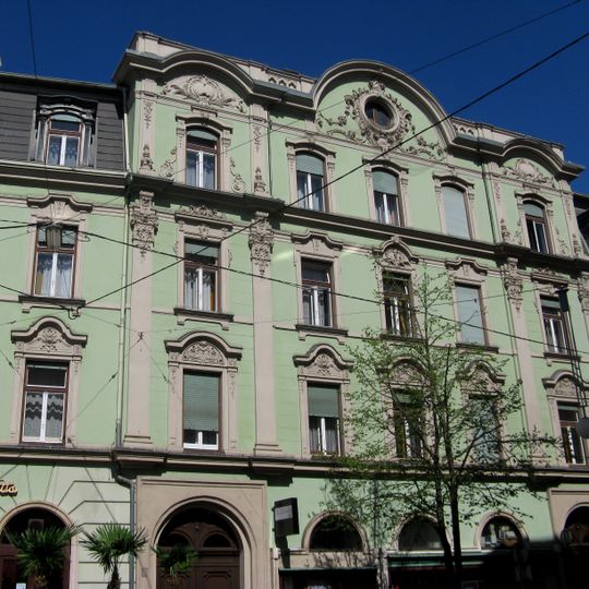 Barmherzige Brüder, Kleines Zinshaus