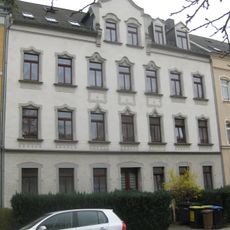 Mietshaus in geschlossener Bebauung mit Vorgarten Rudolf-Liebold-Straße 19