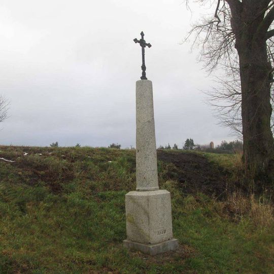 Kříž západně od Všekar na svahu