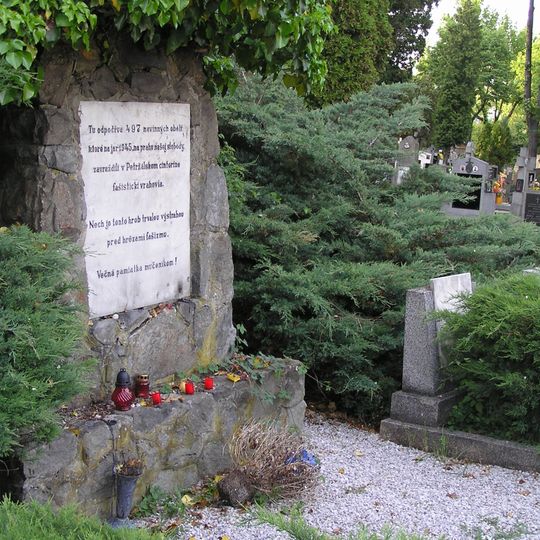 Hrob obetí holocaustu, pomník