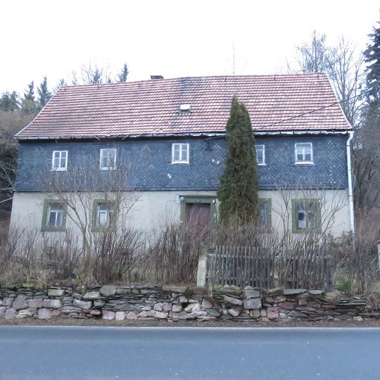 Wohnhaus und kleines Seitengebäude Hauptstraße 118