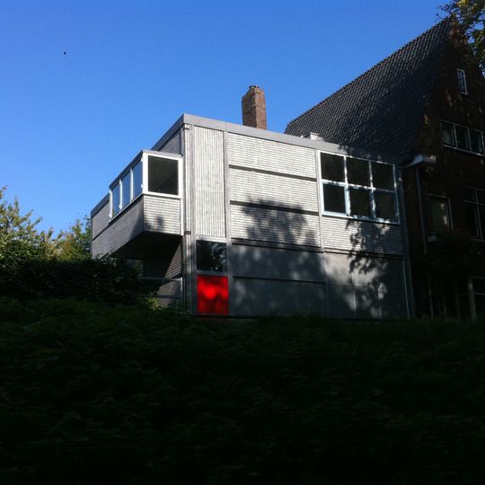 Garage with Chauffeur’s Apartment