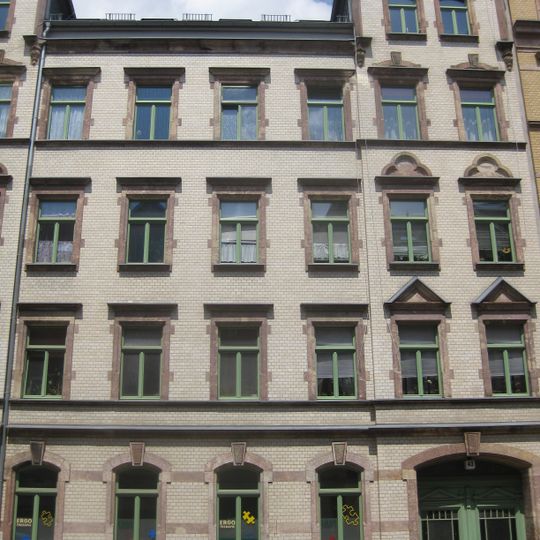 Mietshaus in geschlossener Bebauung und zwei Gebäude im Hof Fürstenstraße 43