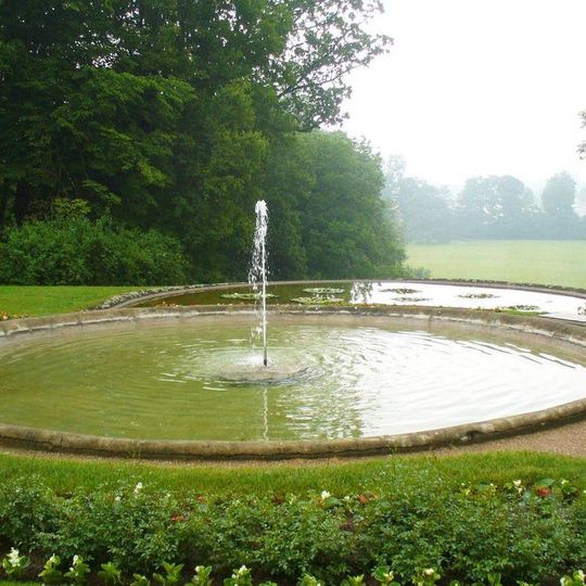 Kašna u Nového zámku v Kostelci nad Orlicí