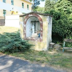 Kaplička na návsi v Orasíně