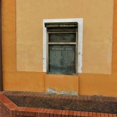 Pamětní deska padlým na škole ve Vysoké