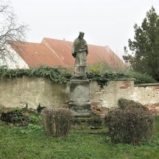 Socha svatého Jana Nepomuckého u kostela v Dolním Slivně