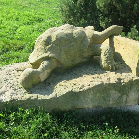 Socha Želva v parku mezi ulicemi Pražská a 5. května v Bílině