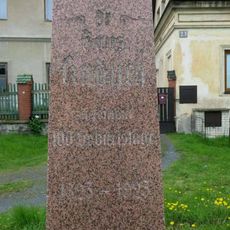 Kudlichův pomník na návsi v Lelově