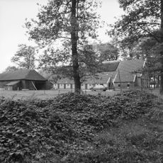 Hallenhuisboerderij in ambachtelijk-traditionele stijl, stookhok