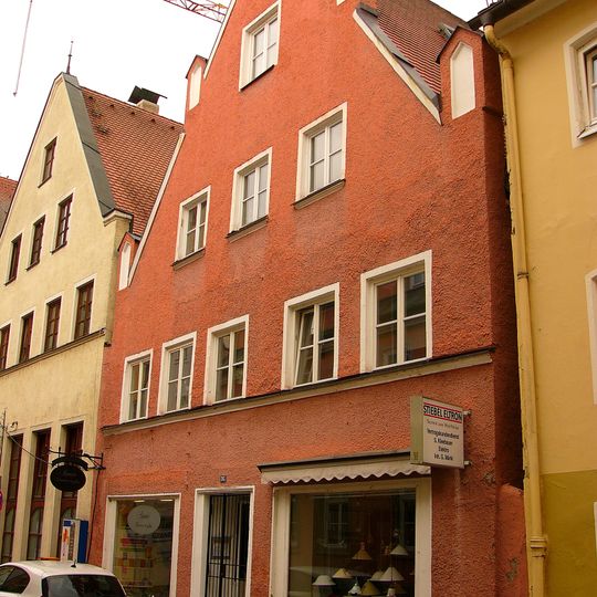 Wohn- und Geschäftshaus