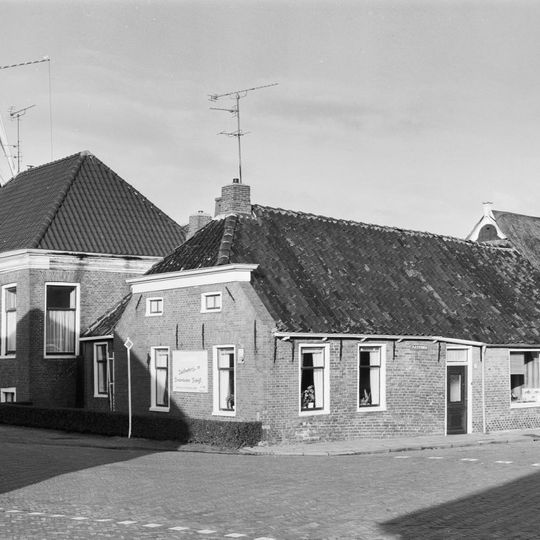 Hoekpand onder zadeldak met wolfseind