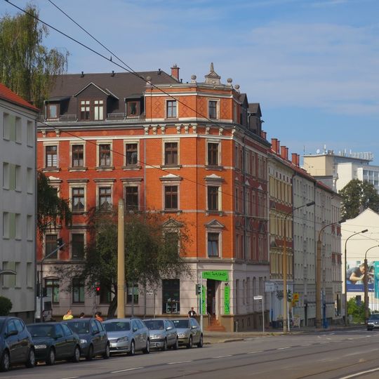 Mietshaus in geschlossener Bebauung in Ecklage Bernsdorfer Straße 26