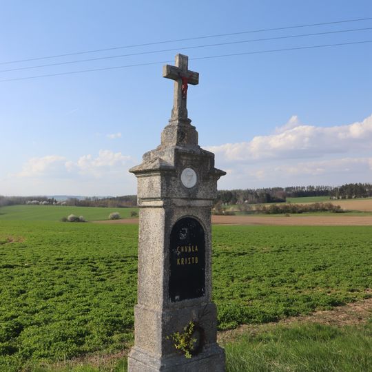 Kříž na cestě severně od Kojatic