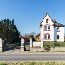 Villa mit Einfriedung Ernst-Thälmann-Straße 2