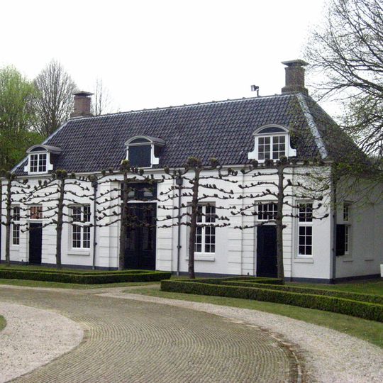 Beeckestijn carriage houses